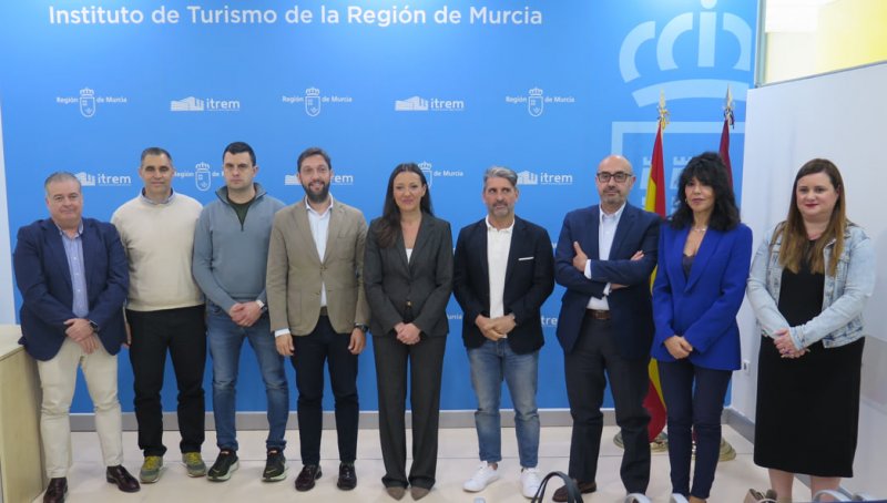 La Consejería y Hostecar negocian el primer Pacto del Turismo de la Región